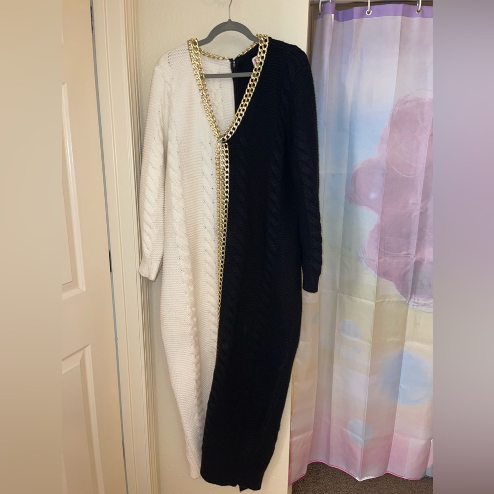 Plus size black&white knit sweater dress with gold detail